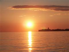 Oranger Sonnenuntergang an der Adria